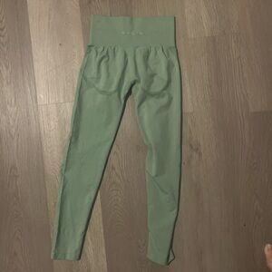 NVGTN women’s leggings